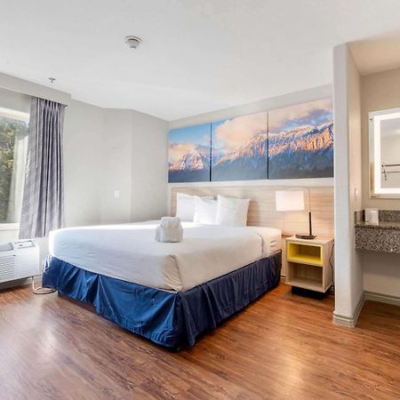 Days Inn By Wyndham ת'ורנטון מראה חיצוני תמונה