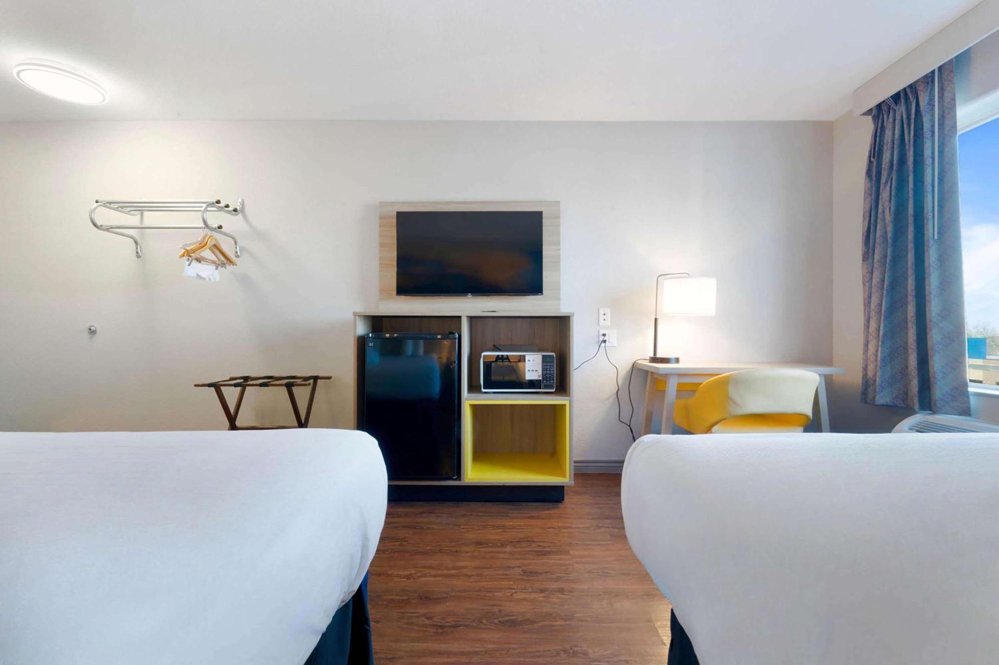 Days Inn By Wyndham ת'ורנטון מראה חיצוני תמונה