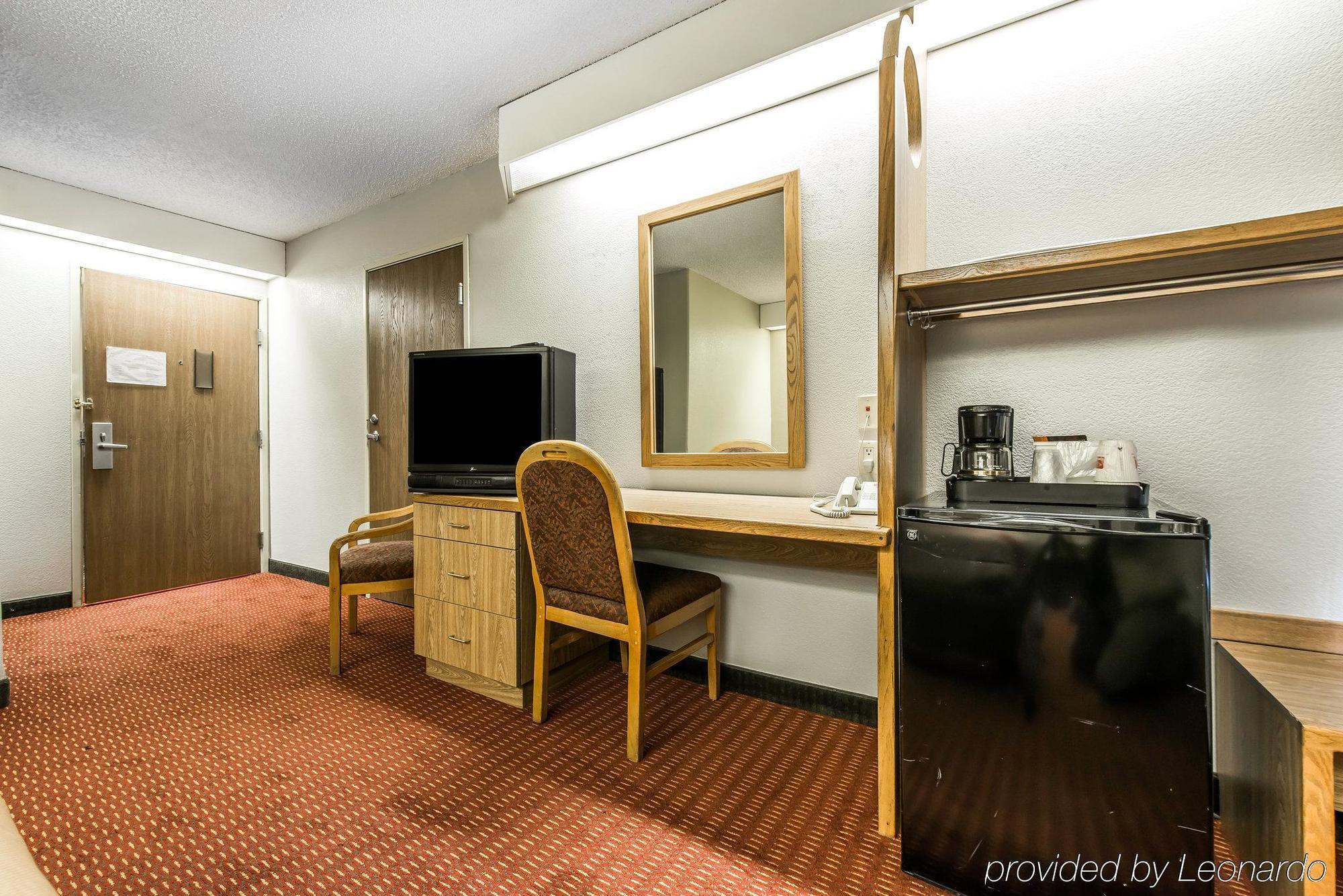 Days Inn By Wyndham ת'ורנטון מראה חיצוני תמונה