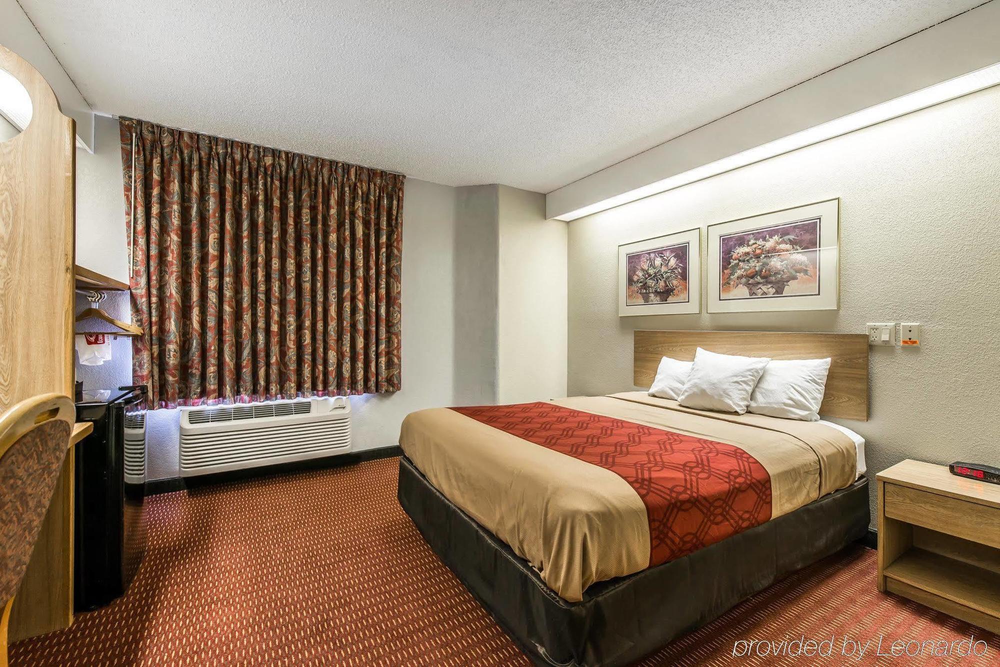 Days Inn By Wyndham ת'ורנטון מראה חיצוני תמונה