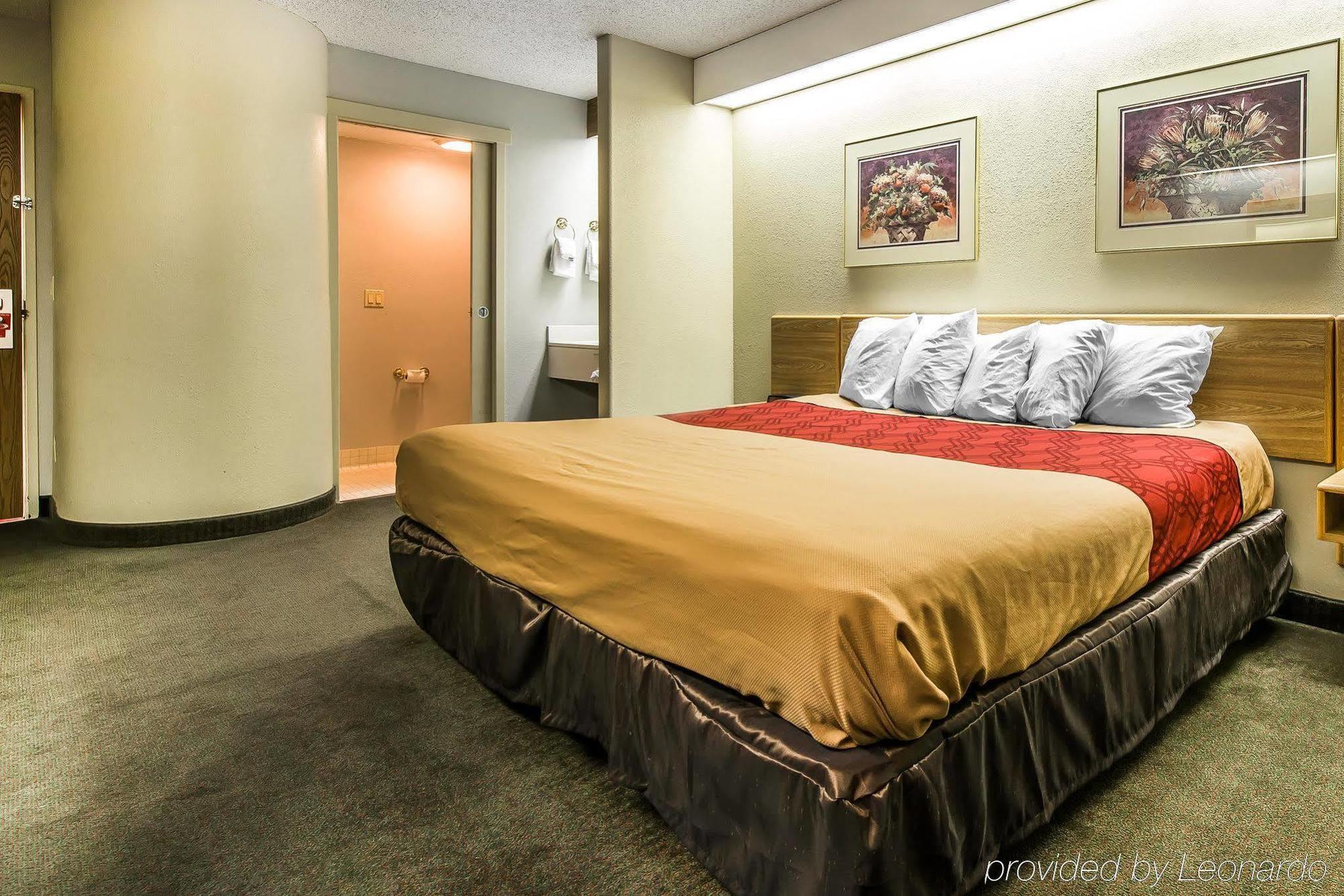Days Inn By Wyndham ת'ורנטון מראה חיצוני תמונה