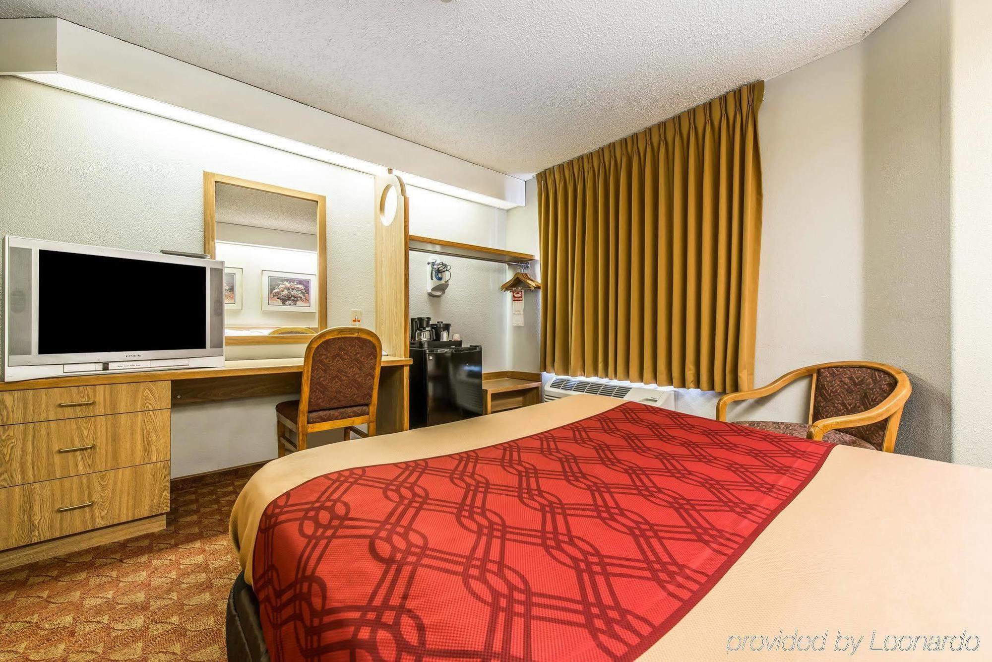 Days Inn By Wyndham ת'ורנטון מראה חיצוני תמונה