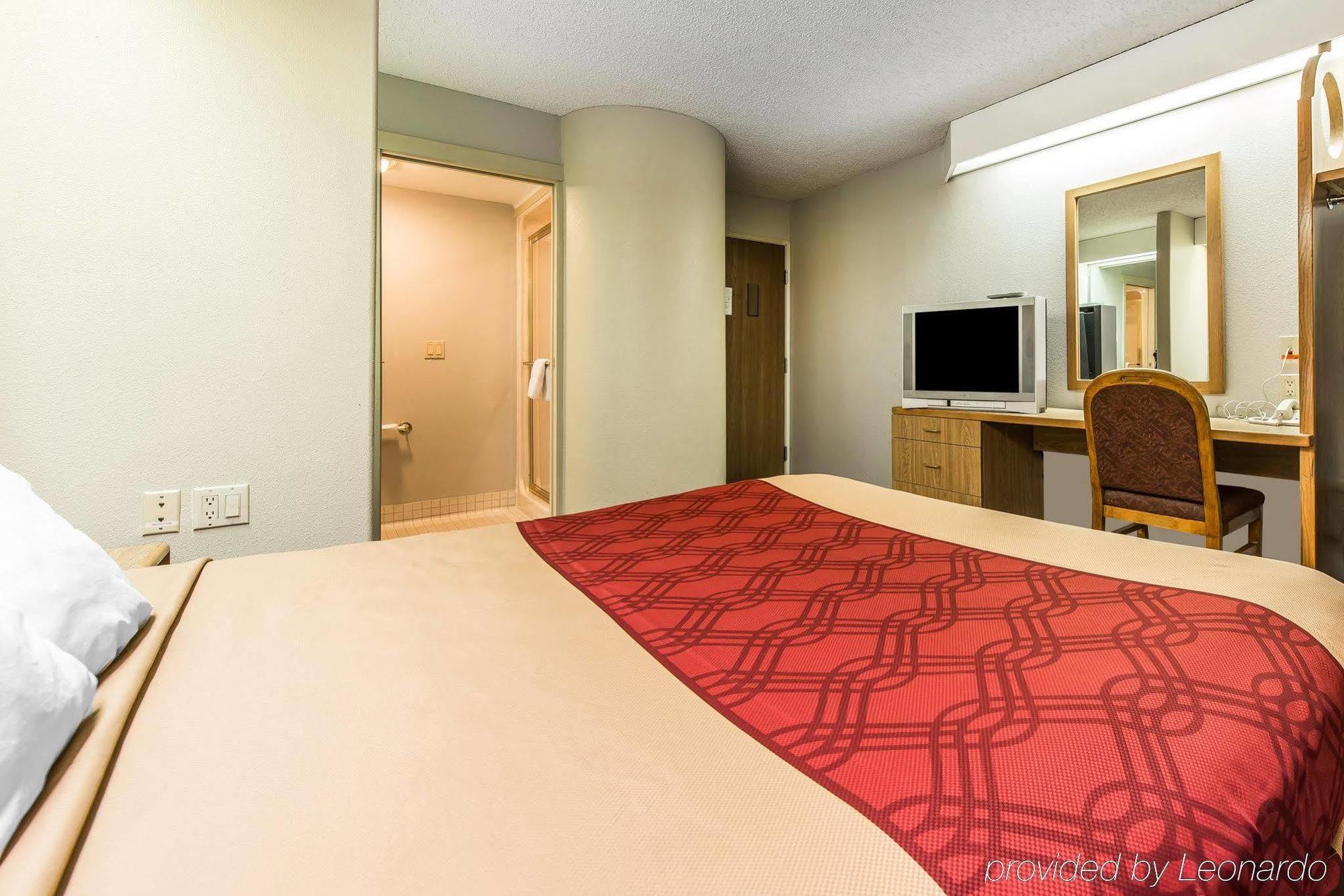Days Inn By Wyndham ת'ורנטון מראה חיצוני תמונה