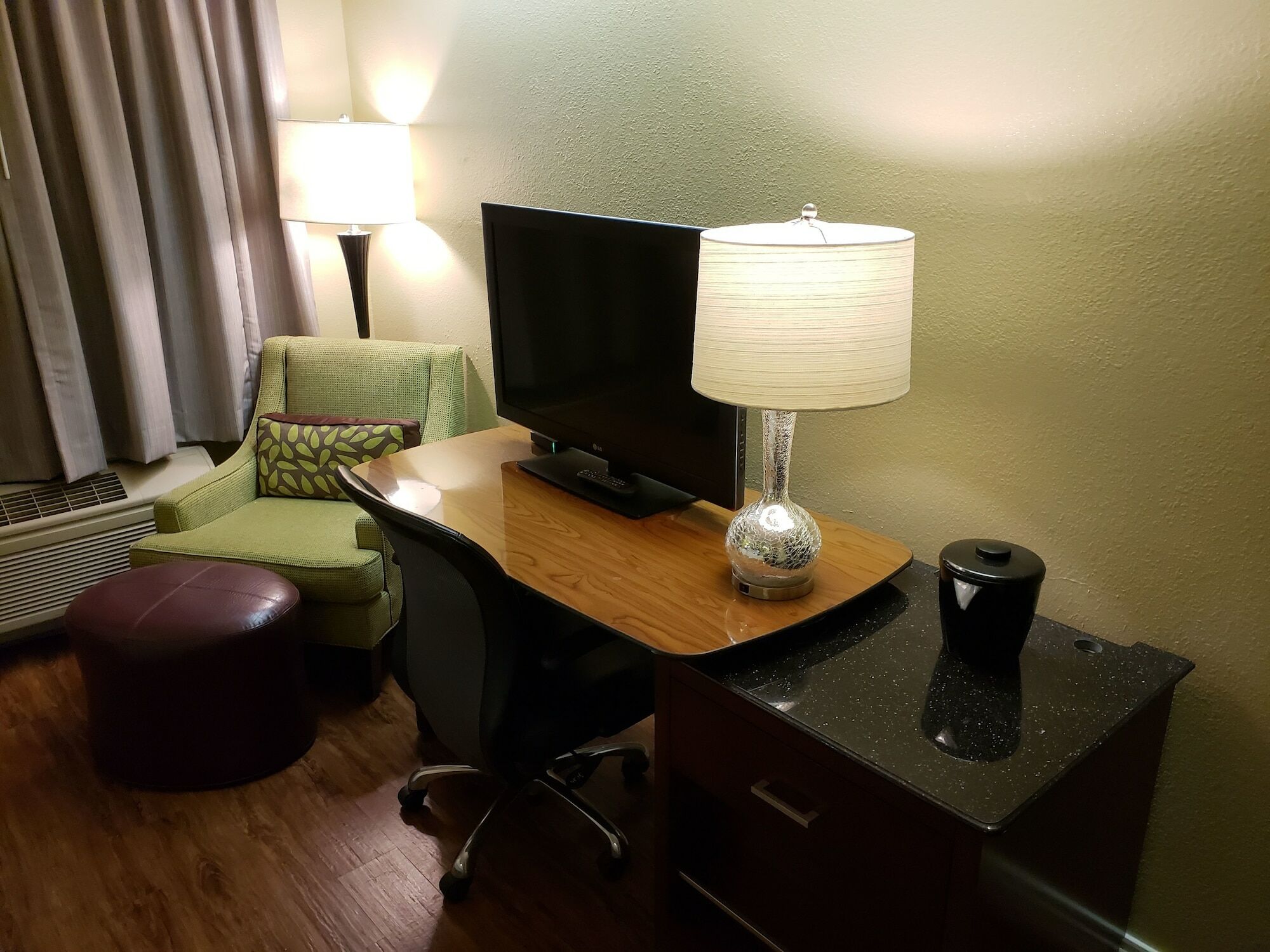 Days Inn By Wyndham ת'ורנטון מראה חיצוני תמונה